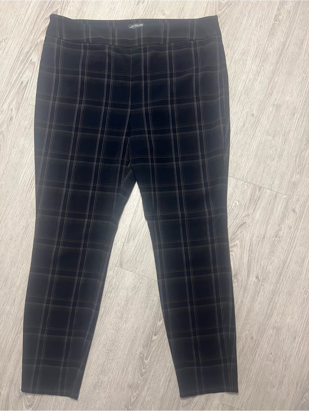 RW&CO. Black Plaid Slim Ponte Leggings